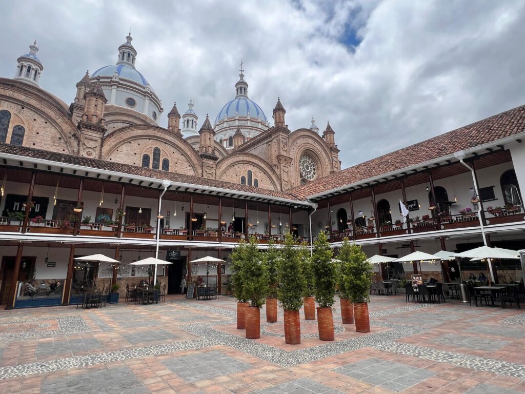 Plaza de los Geranios Colgantes