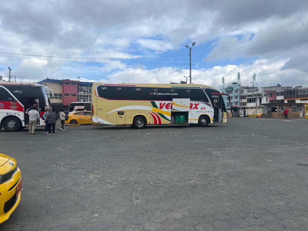 How to cross from Ecuador to Colombia by land